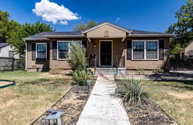 2423 W Huisache Ave photos photos