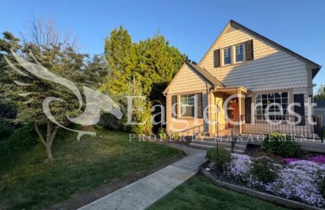 Charming Two Bedroom House with Bonus Room  Large Fenced Yard - 600 East Alder Street, Walla Walla, WA 99362