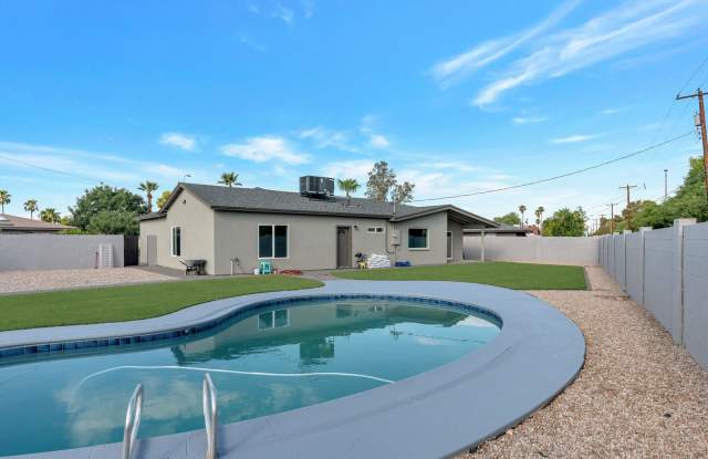 Huge house remodeled and close to ASU. Pool and Turf in the yard photos photos