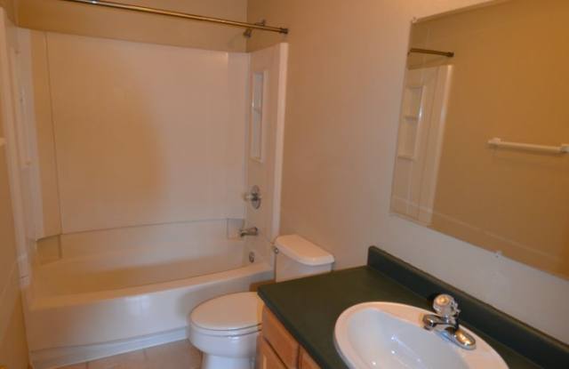 Unfurnished 2 Bed 2 Bath Condo-HEAT INCLUDED! photos photos