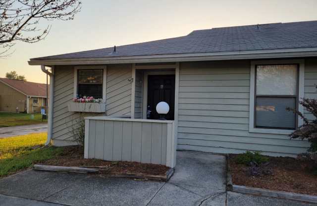 $1195 - 2/2 -Jefferson Square - Updated Unit! photos photos