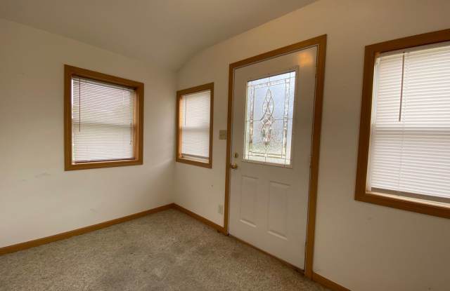 Cute Southside Bungalow $750 Gallery 2
