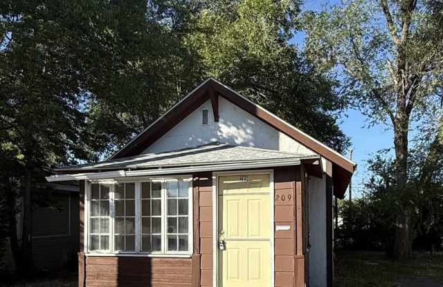 1 Bonus Room House close to Downtown - 209 South 26th Street, Billings, MT 59101