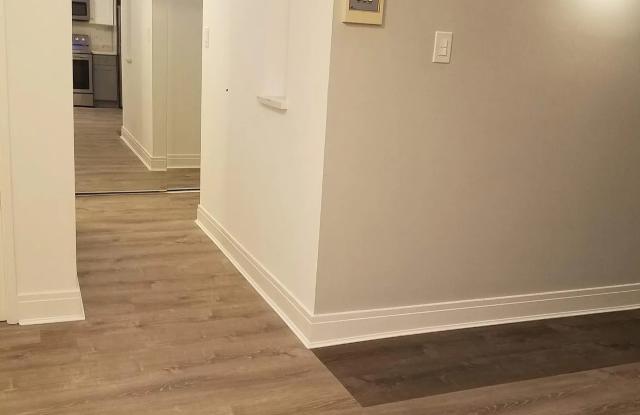 Oak Plaza Gallery 4