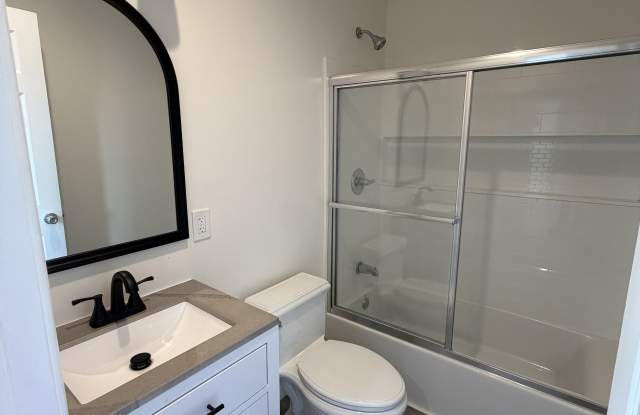 518 E Esther St photos photos