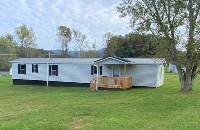 Beautiful 3 bed, 2 bath home on 1/2 acre photos photos