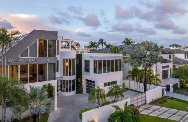 1319 Seminole Dr Gallery 3