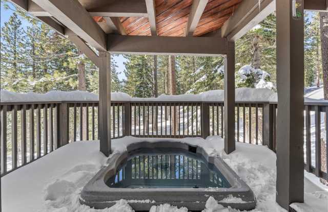 "Stargazers Nook" Winter Ski Lease Home with Hot Tub and Fireplace Gallery 1