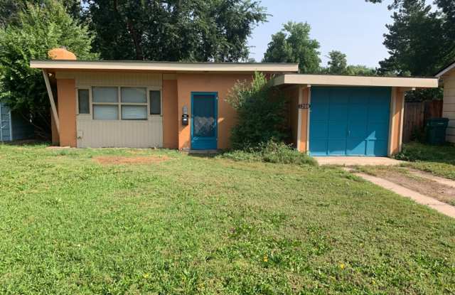 STUDENTS WELCOME! Cozy 1-Bedroom Bungalow w/ Detached Studio and Garden - 1208 West Myrtle Street, Fort Collins, CO 80521