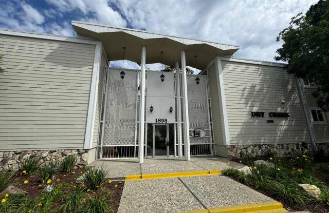 3bd/2ba Condo - Pets welcome! - 1898 Meridian Avenue, San Jose, CA 95125