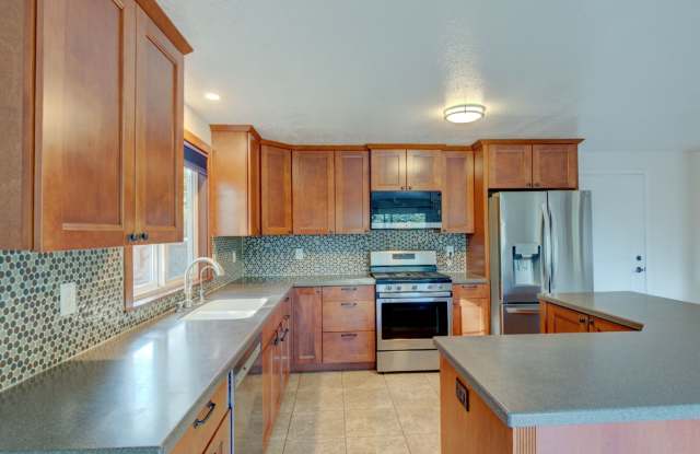 3 Bedroom 2 Bath Home in Coupeville! Gallery 1