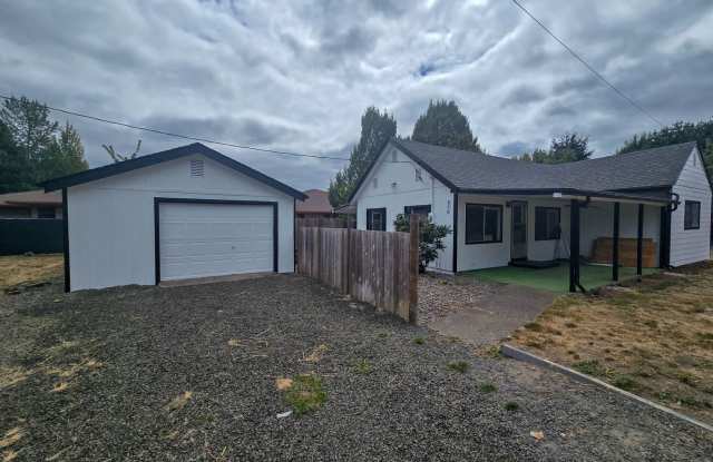 RENT SPECIAL: $750 Off First Full Month's Rent With One Year Lease! ~ Marks 950 photos photos