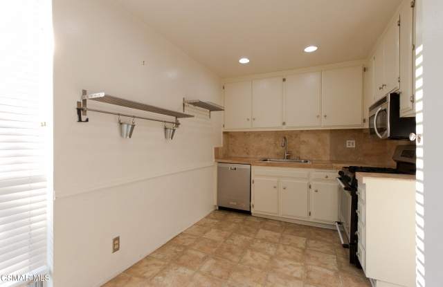 31578 Agoura Road Gallery 4