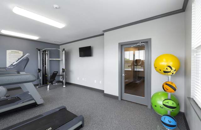 Pointe at Crestmont Apartments - Affordable Housing Gallery 4