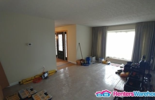 7885 Greenbriar Cir Gallery 3