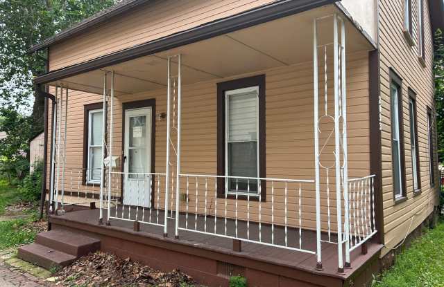 Cudell/Edgewater neighborhood; 4 bedroom/1 bath single family house for rent! - 2053 West 95th Street, Cleveland, OH 44102