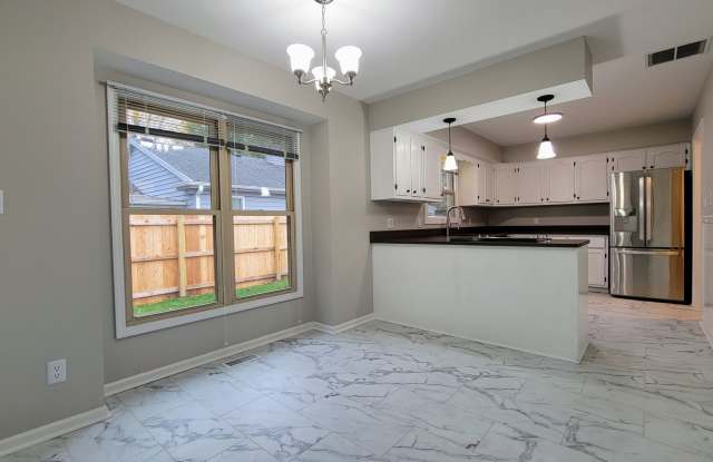 Beautifully Remodeled Condo in Southwest Champaign Gallery 3