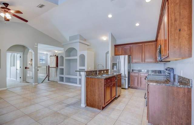 6036 FISHHAWK CROSSING BOULEVARD Gallery 3