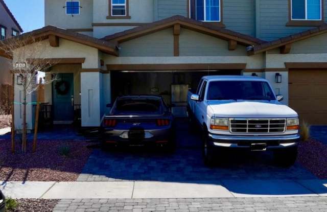 Charming 3BR Townhome in Henderson photos photos