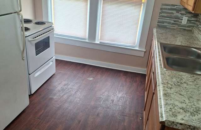 2 bedroom, 1 bath Gallery 1