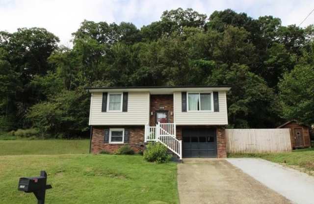 Beautiful Mid Entry Home in a Quiet Neighborhood Gallery 1