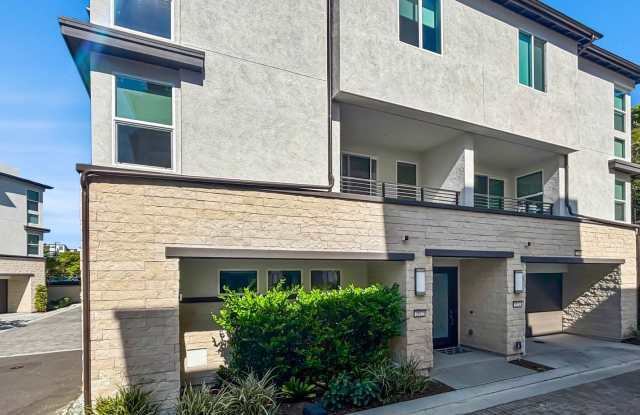 Stunning 3BD/2.5BA Townhouse in Mission Valley w/ A/C, 2-Car Garage, W/D, Community Pool, Spa,  Gym! photos photos