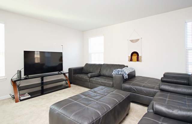 Pet-Friendly Riverwood Home Near NGIC/DIA/NGA + Hollymead Town Center Gallery 4