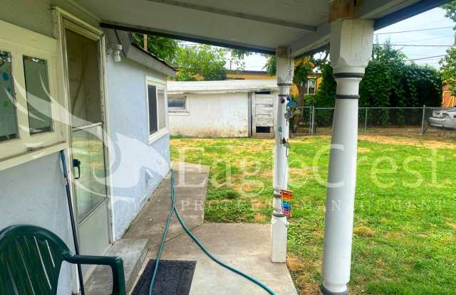 Comfortable 2-Bedroom Home with Fenced Yard  Washer/Dryer Hookups photos photos