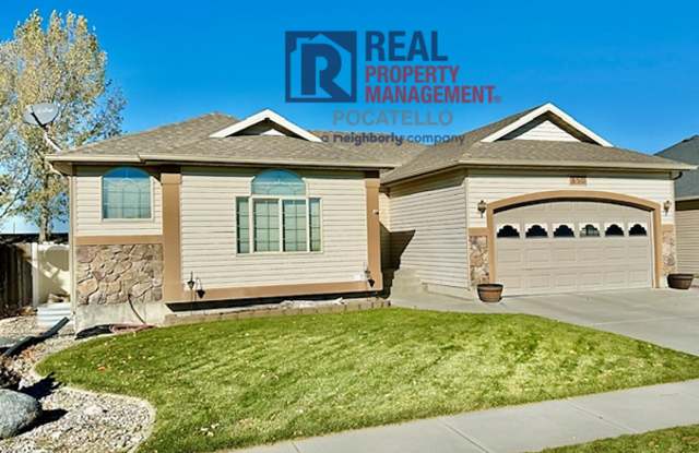 Beautiful 4 bedroom 3 bath house - attached garage photos photos