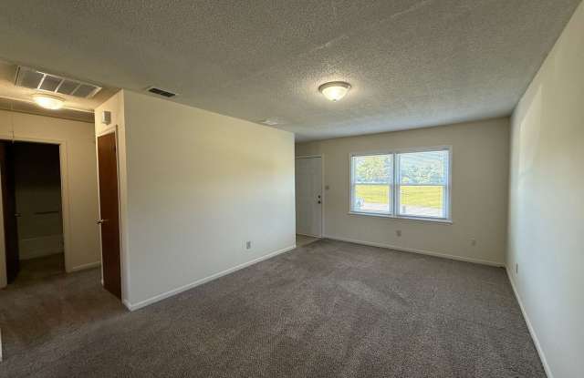 2 bedroom, 1 bath duplex Gallery 4