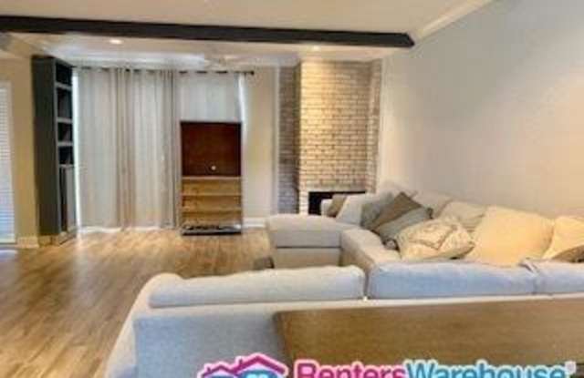 2165 Lake Village Dr Gallery 2