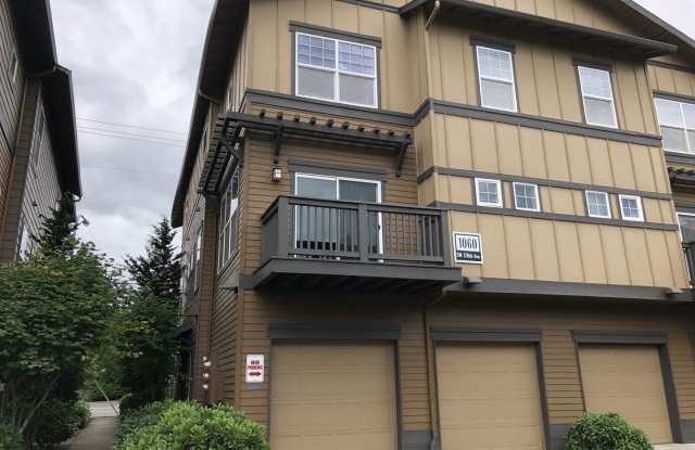 Modern Townhome Near Elmonica MAX – Minutes to Nike, Costco  Dining photos photos