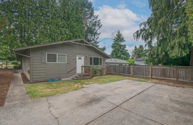 Cozy 2BD Duplex With Driveway Parking In Rose Village Neighborhood! Gallery 3