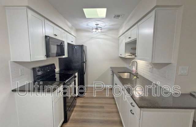 409 W Pontiac Dr photos photos