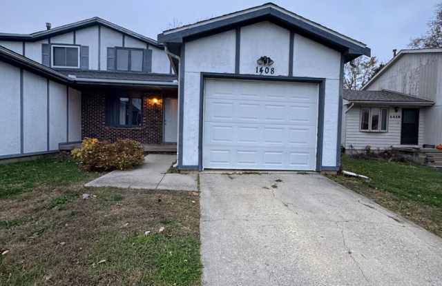 Spacious Two-Bedroom Duplex photos photos