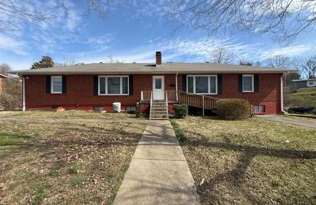 Charming 2 Bed, 1 Bath Triplex photos photos Charming 2 Bed, 1 Bath Triplex photos photos