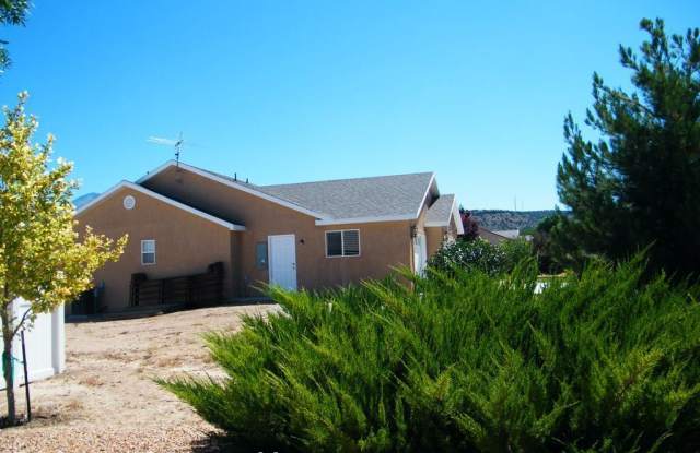 1090 W Sapphire Gallery 4