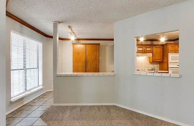 NORMAN, OKLAHOMA - MINUTES TO UNIVERSITY OF OKLAHOMA - 3305 Fireside Circle, Norman, OK 73072