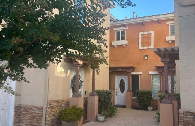 Beautiful 2 bed 2 1/2 bath Condo in Redlands, Ca. Gallery 3