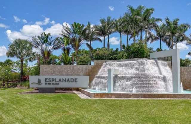 ** ESPLANADE BY THE ISLANDS NAPLES, FLORIDA ** 3 BED\2.5 BATH BEAUTIFUL CONDO READY FOR A SEASONAL TENANT ** GATED ** FIRST FLOOR ** OR RENT 6 MONTHS AND 1 DAY DURING OFF SEASONAL MONTHS ** Gallery 4
