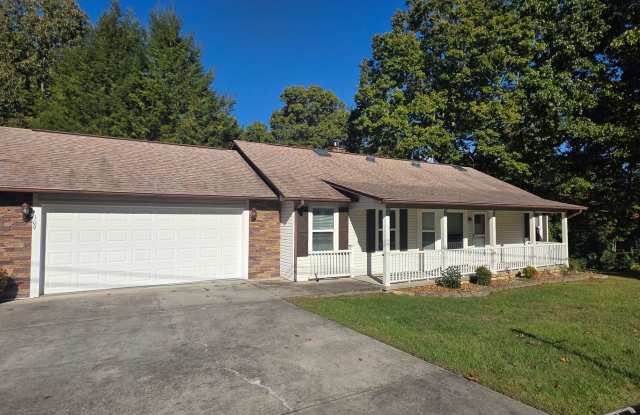 Cozy Little Charmer Near Beautiful St. George Lake! *Unfurnished & available for 12 month* Gallery 3
