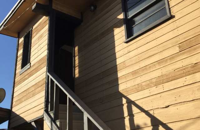 Silver Strand Beach - One bedroom, one bath upstairs bungalow photos photos Silver Strand Beach - One bedroom, one bath upstairs bungalow photos photos