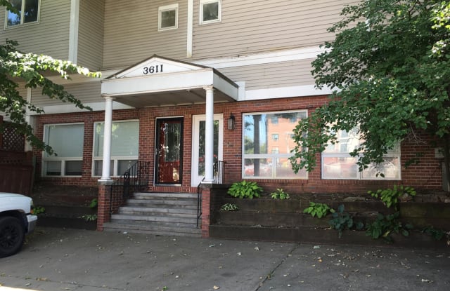 3611 Leavenworth St - 3611 Leavenworth Ct, Omaha, NE 68105