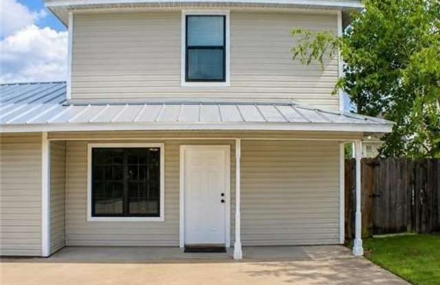 405 Live Oak Street photos photos