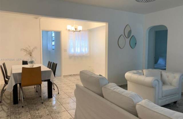 2131 Arthur St photos photos