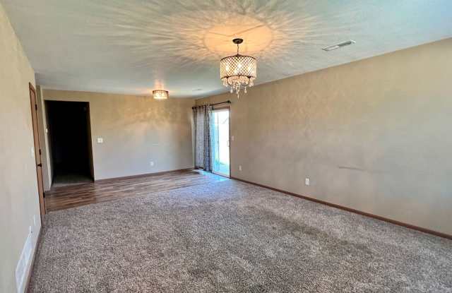 Stunning townhome in Pleasant Hill Gallery 4