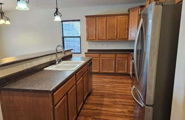 Charming Single Family Home with 3 Bedroom /2.5 bath in Phoenix Gallery 3