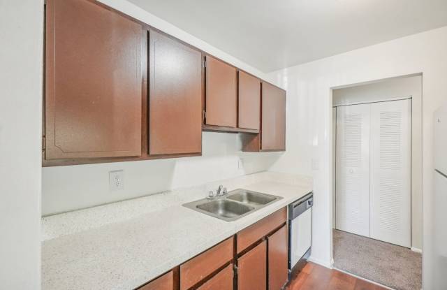Riverstone Apartments Gallery 4