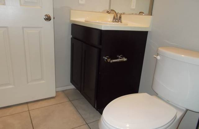 Spacious & Stylish Home with Main-Floor Guest Suite and Gourmet Kitchen Gallery 4