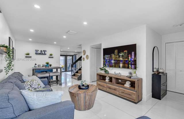 5725 Southwest 132nd Court Gallery 3